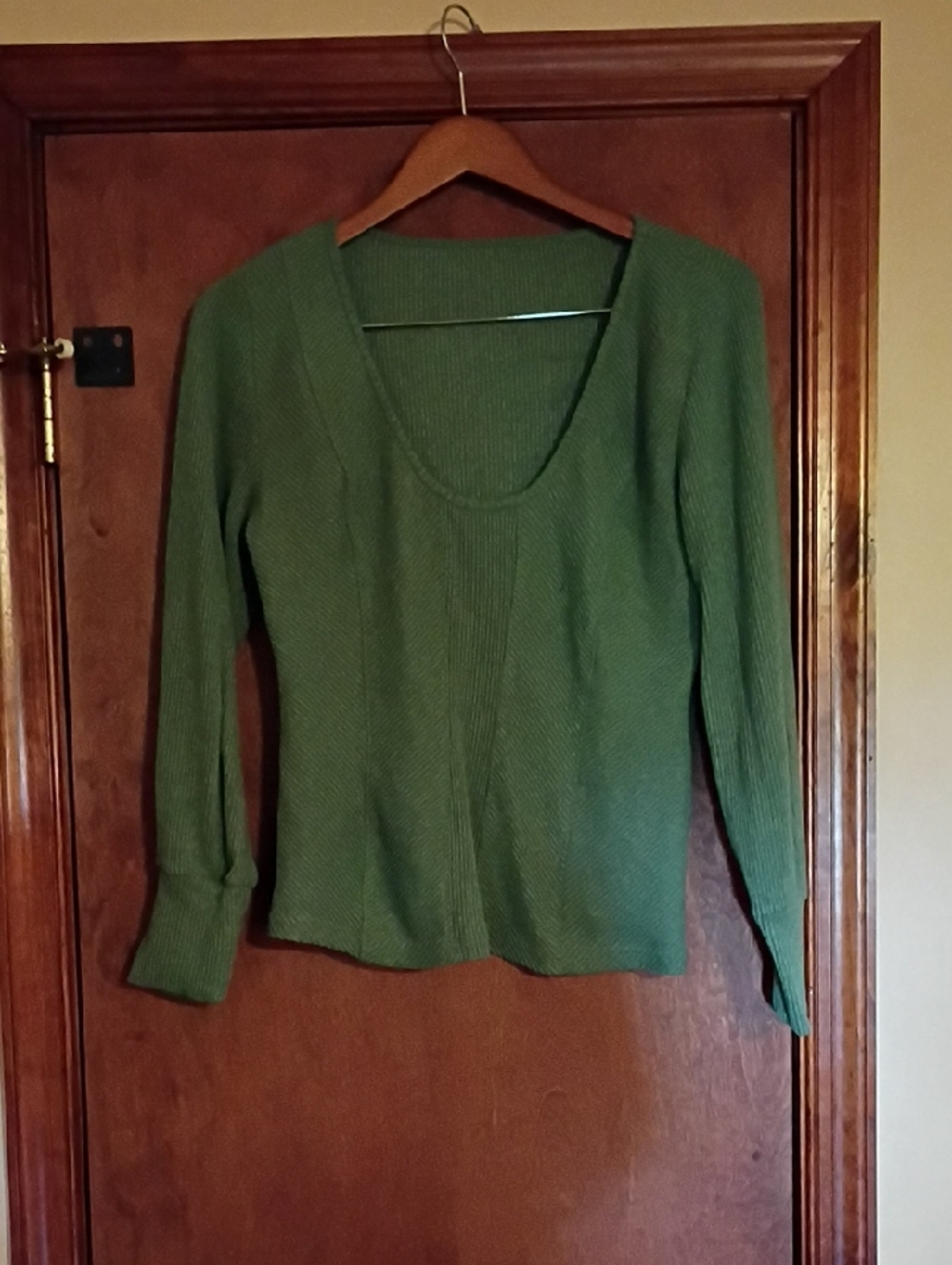 Green Women’s Scoop Neck Ribbed Sweater